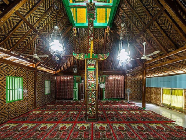 中部ジャワ州の観光地SAKA TUNGGAL BAITUSSALAMモスク